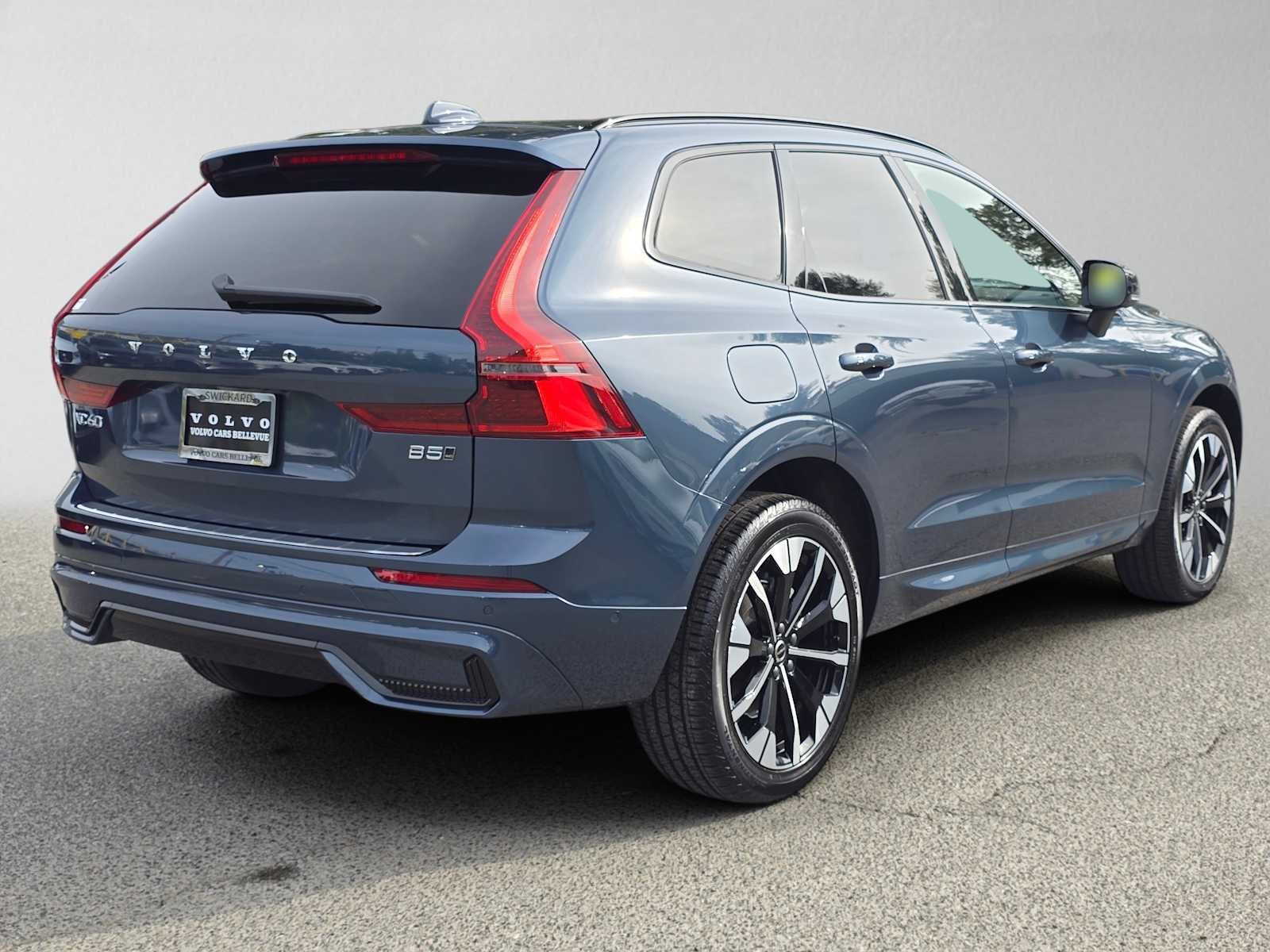 2026 Volvo XC60 Plus