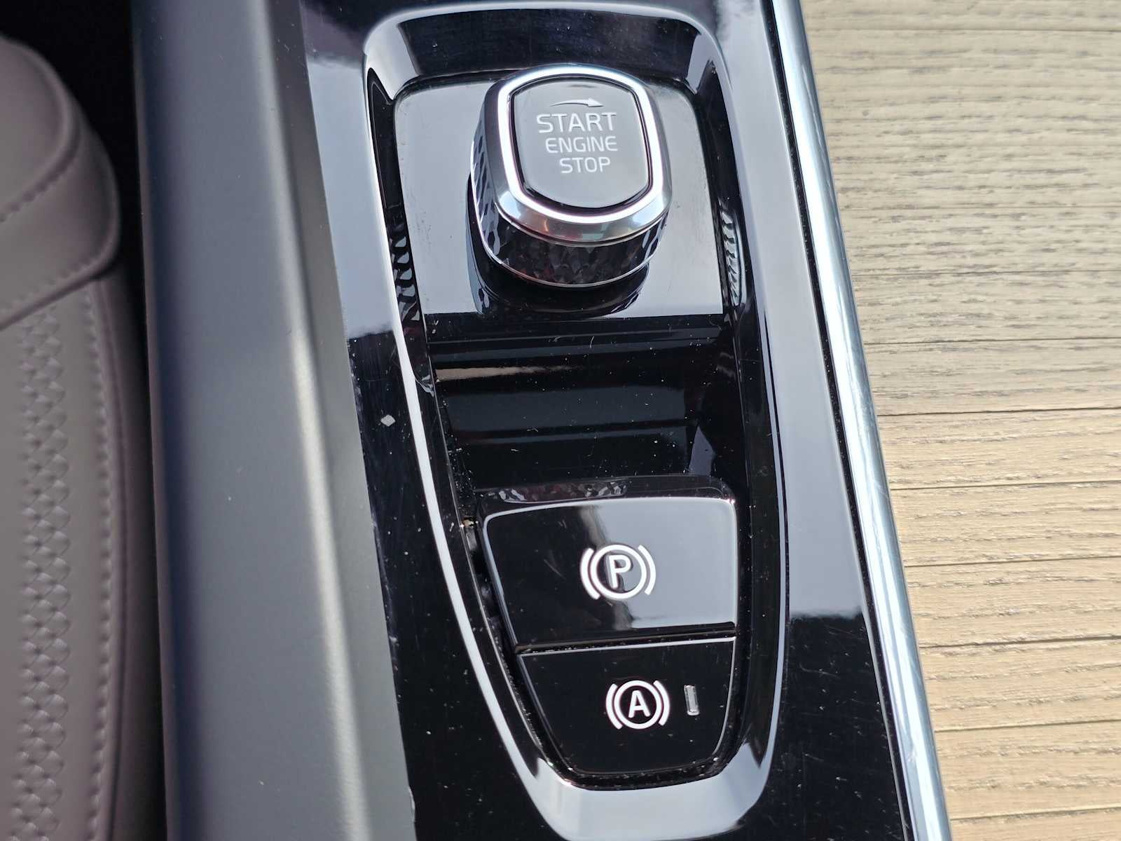 2026 Volvo XC60 Plus