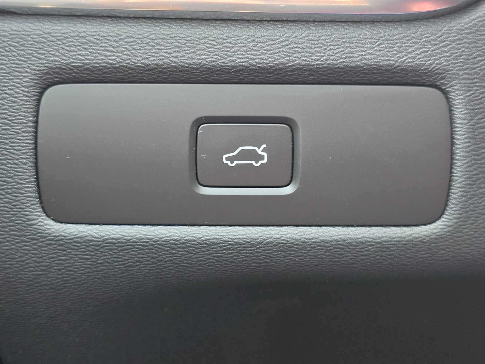 2026 Volvo XC60 Plus