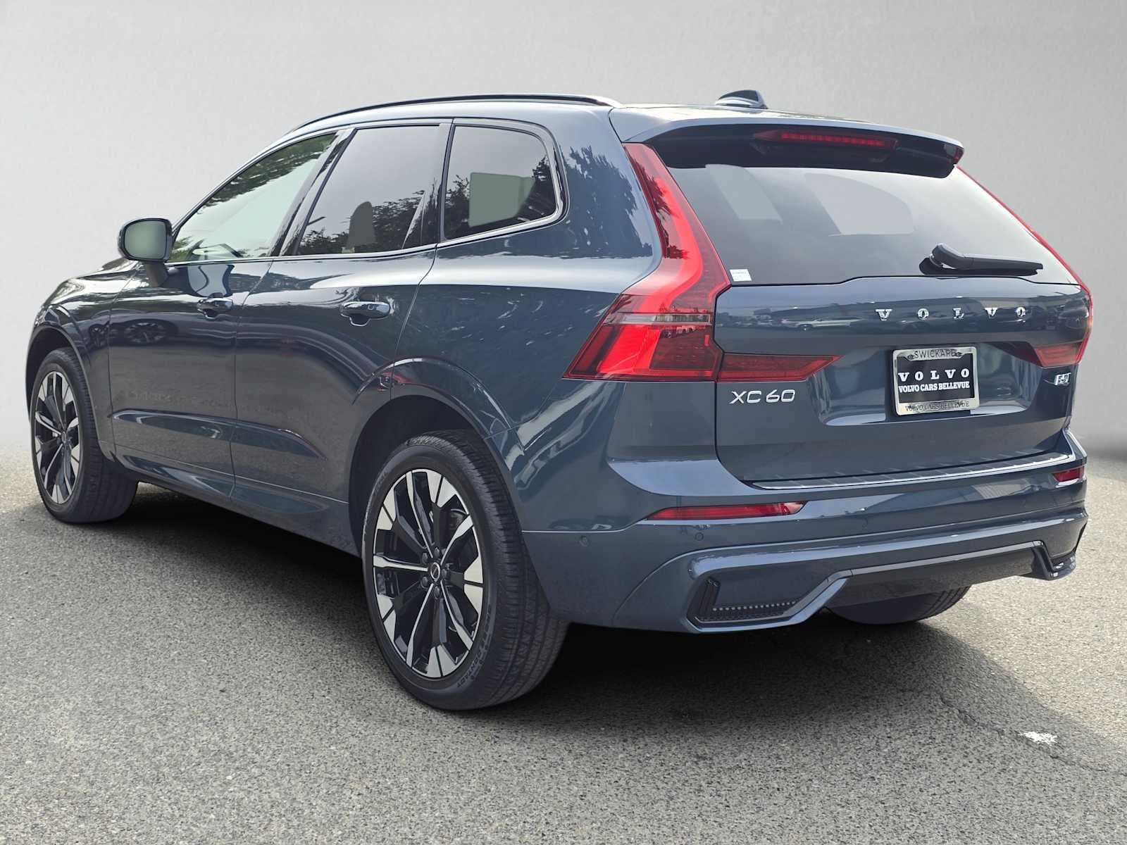 2026 Volvo XC60 Plus