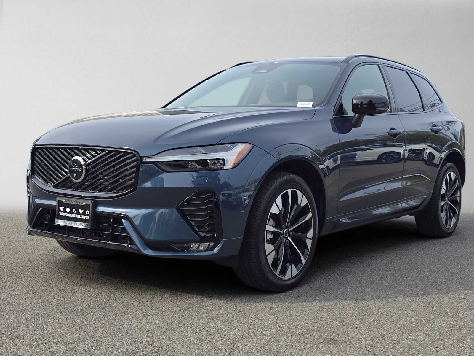 2026 Volvo XC60 Plus