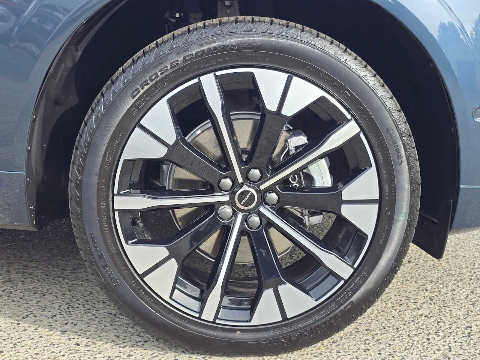 2026 Volvo XC60 Plus