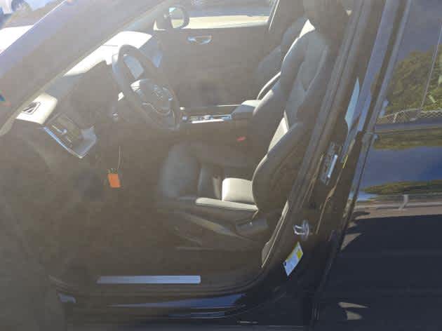 2025 Volvo XC60 Core