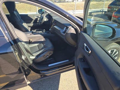 2025 Volvo XC60 Core