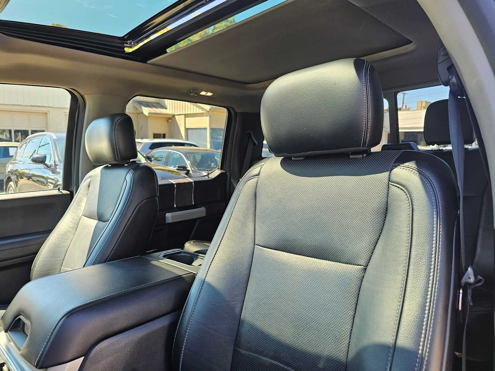 2018 Ford Super Duty F-350 SRW Pickup LARIAT