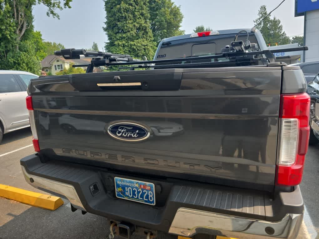 2018 Ford Super Duty F-350 SRW Pickup LARIAT