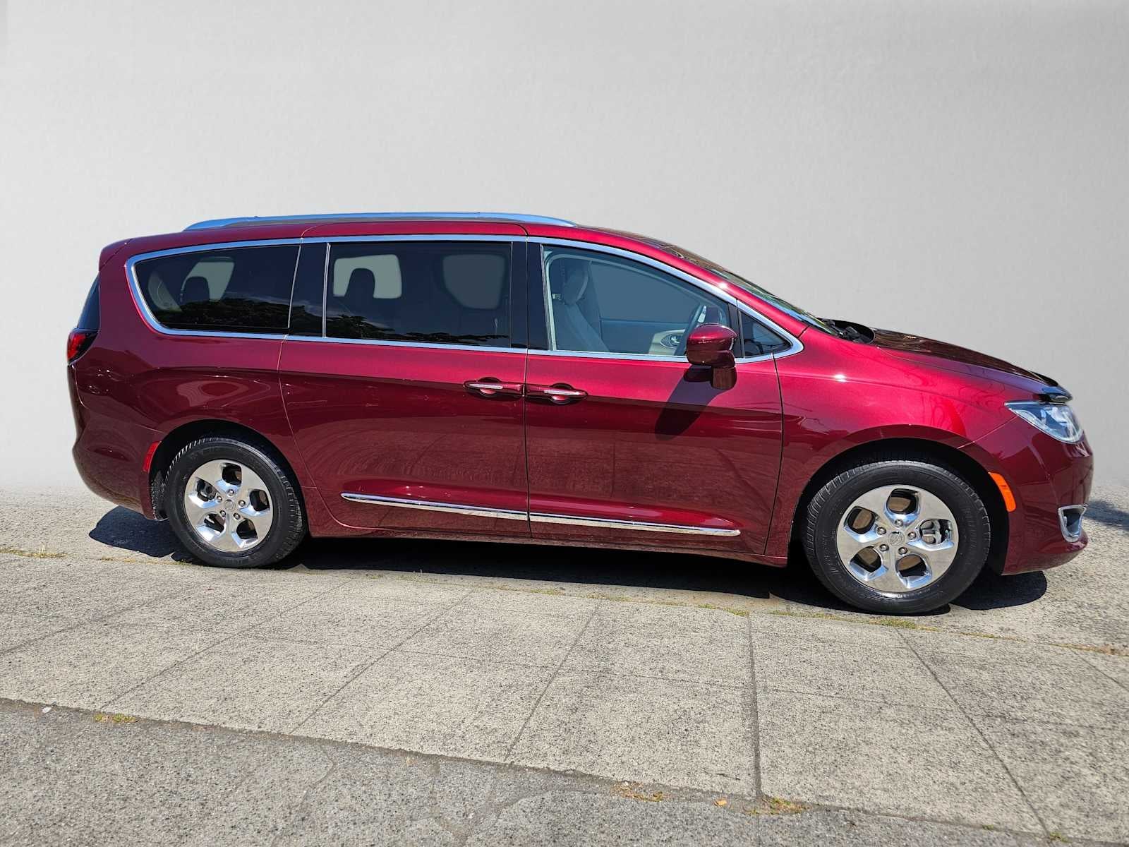 2018 Chrysler Pacifica Hybrid Touring L