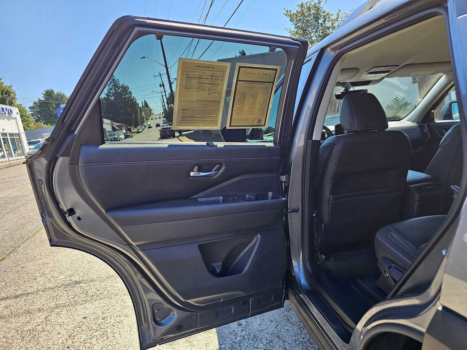 2025 Nissan Pathfinder SL