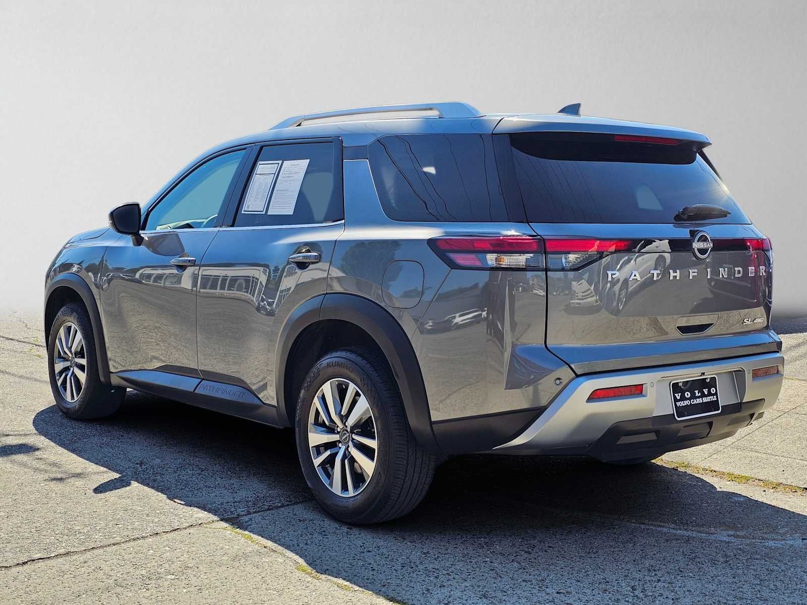 2025 Nissan Pathfinder SL