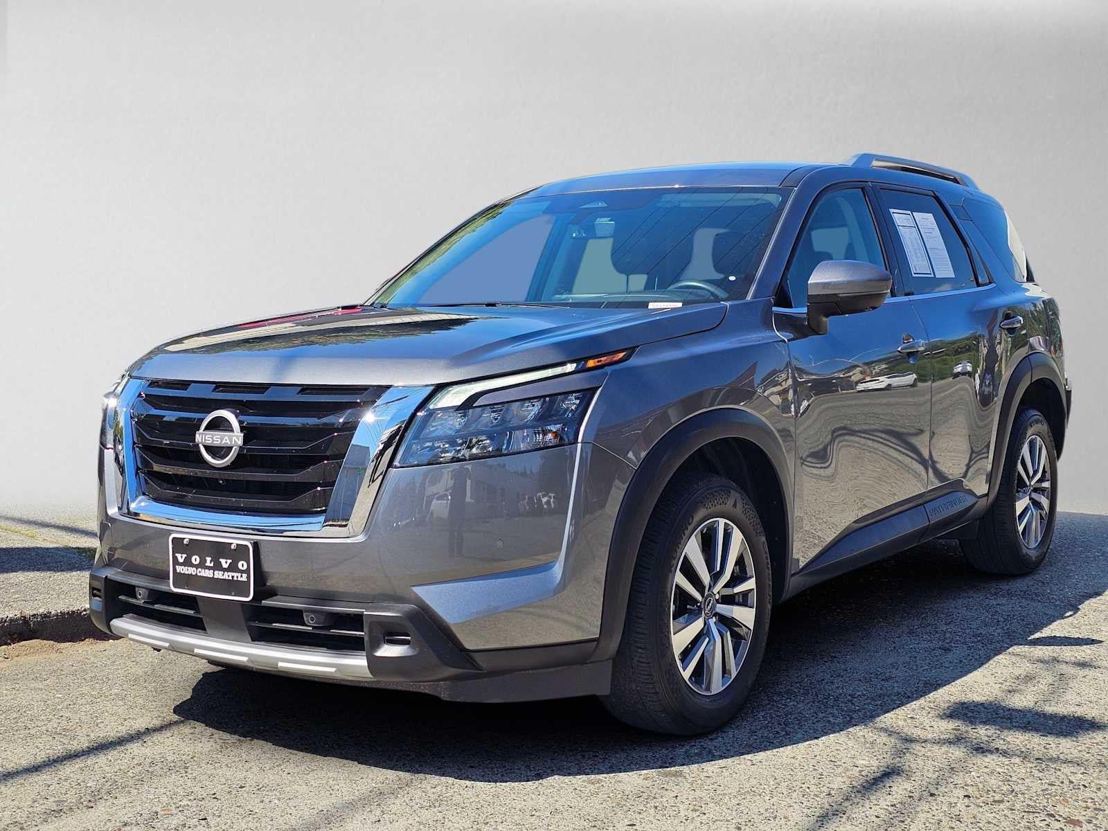 2025 Nissan Pathfinder SL