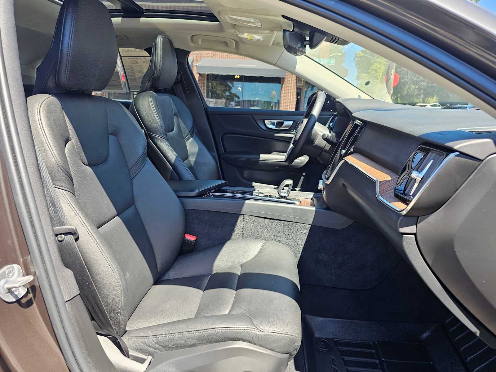 2024 Volvo S60 Plus Dark Theme