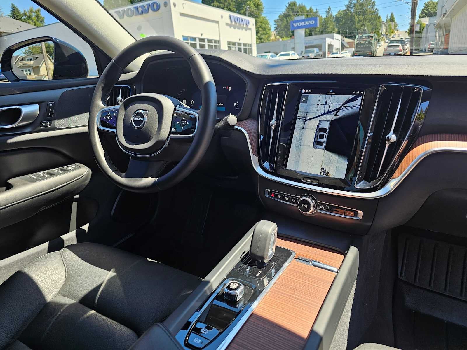 2024 Volvo S60 Plus Dark Theme