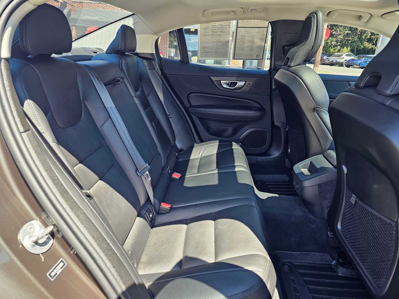 2024 Volvo S60 Plus Dark Theme
