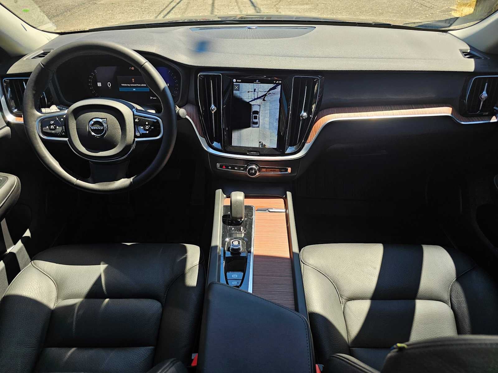 2024 Volvo S60 Plus Dark Theme