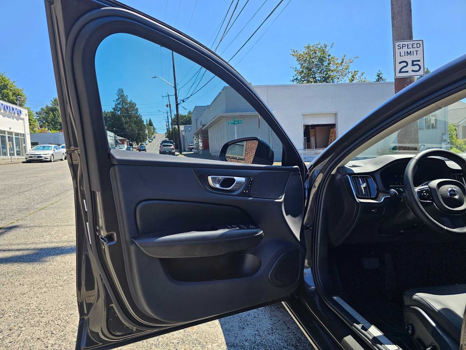 2024 Volvo S60 Plus Dark Theme