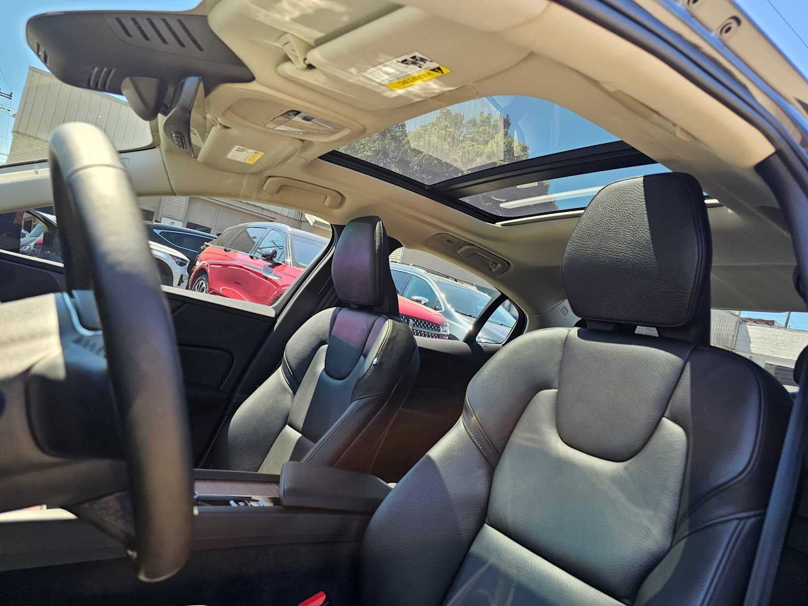 2024 Volvo S60 Plus Dark Theme