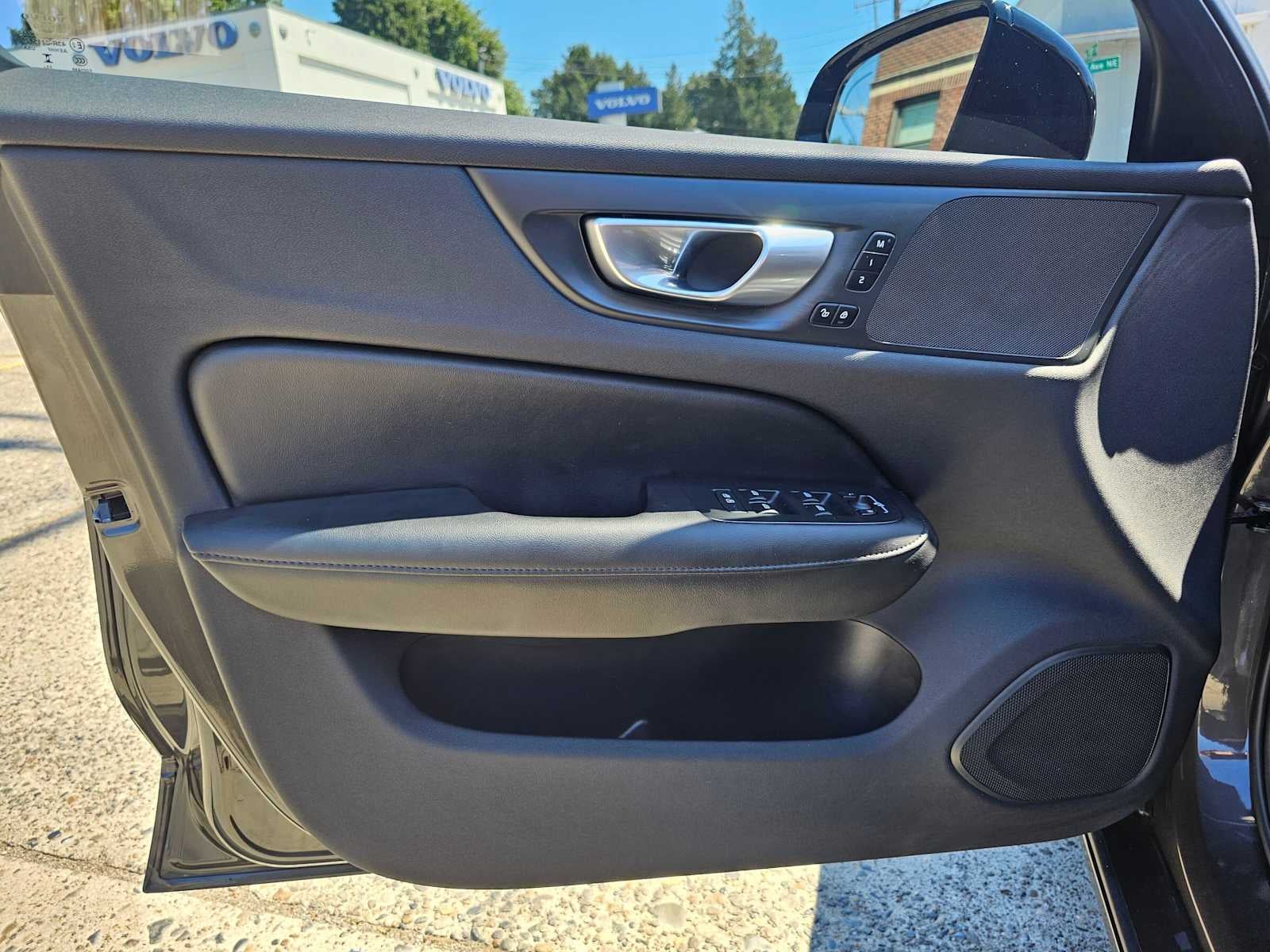 2024 Volvo S60 Plus Dark Theme