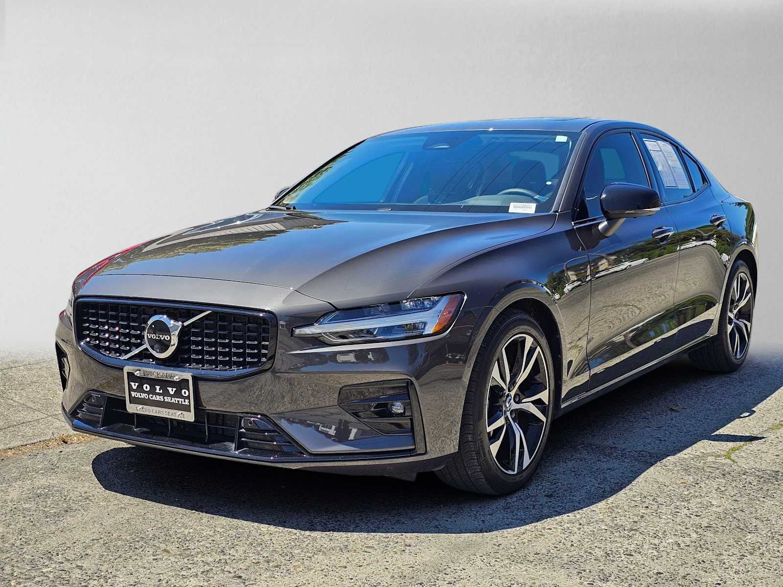 2024 Volvo S60 Plus Dark Theme