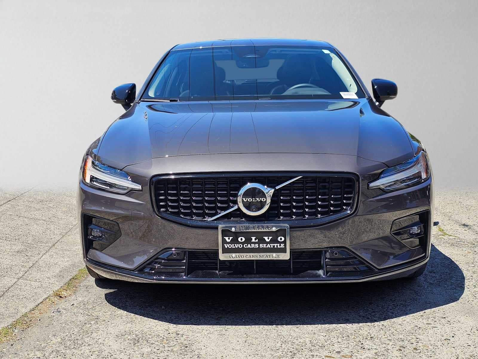 2024 Volvo S60 Plus Dark Theme