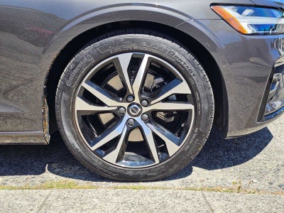2024 Volvo S60 Plus Dark Theme