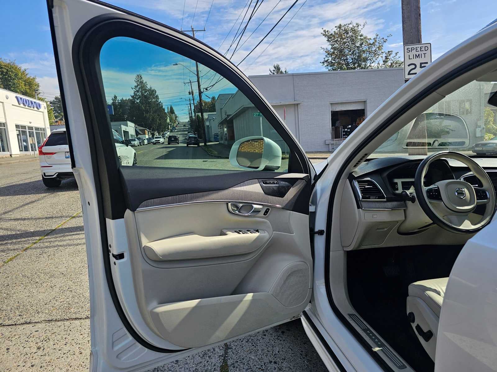 2023 Volvo XC90 Plus
