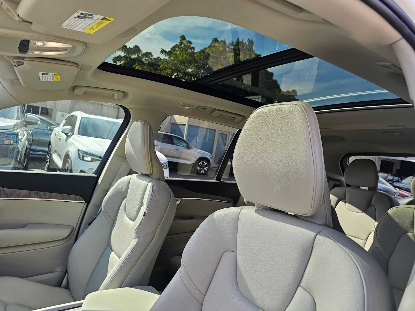 2023 Volvo XC90 Plus
