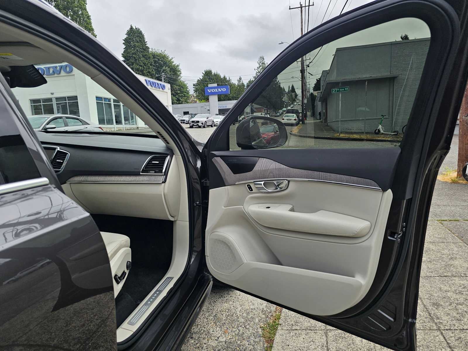 2023 Volvo XC90 Plus