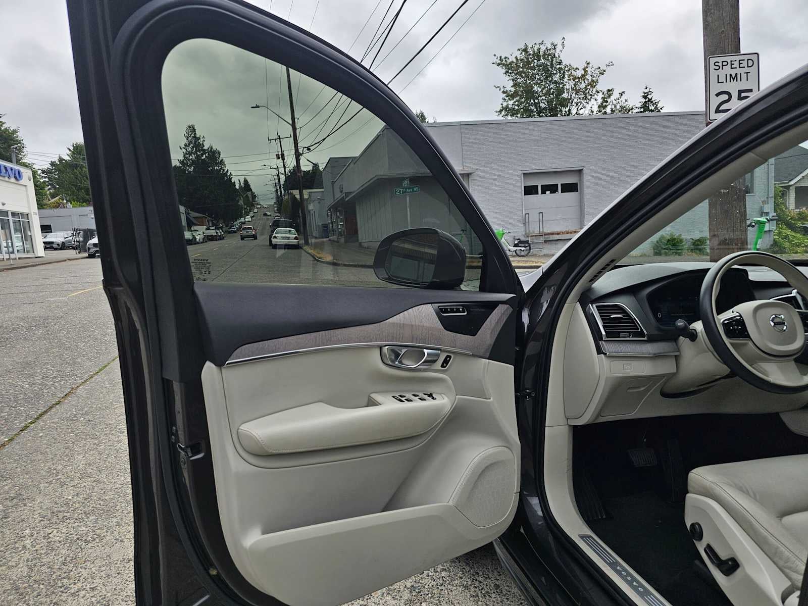 2023 Volvo XC90 Plus