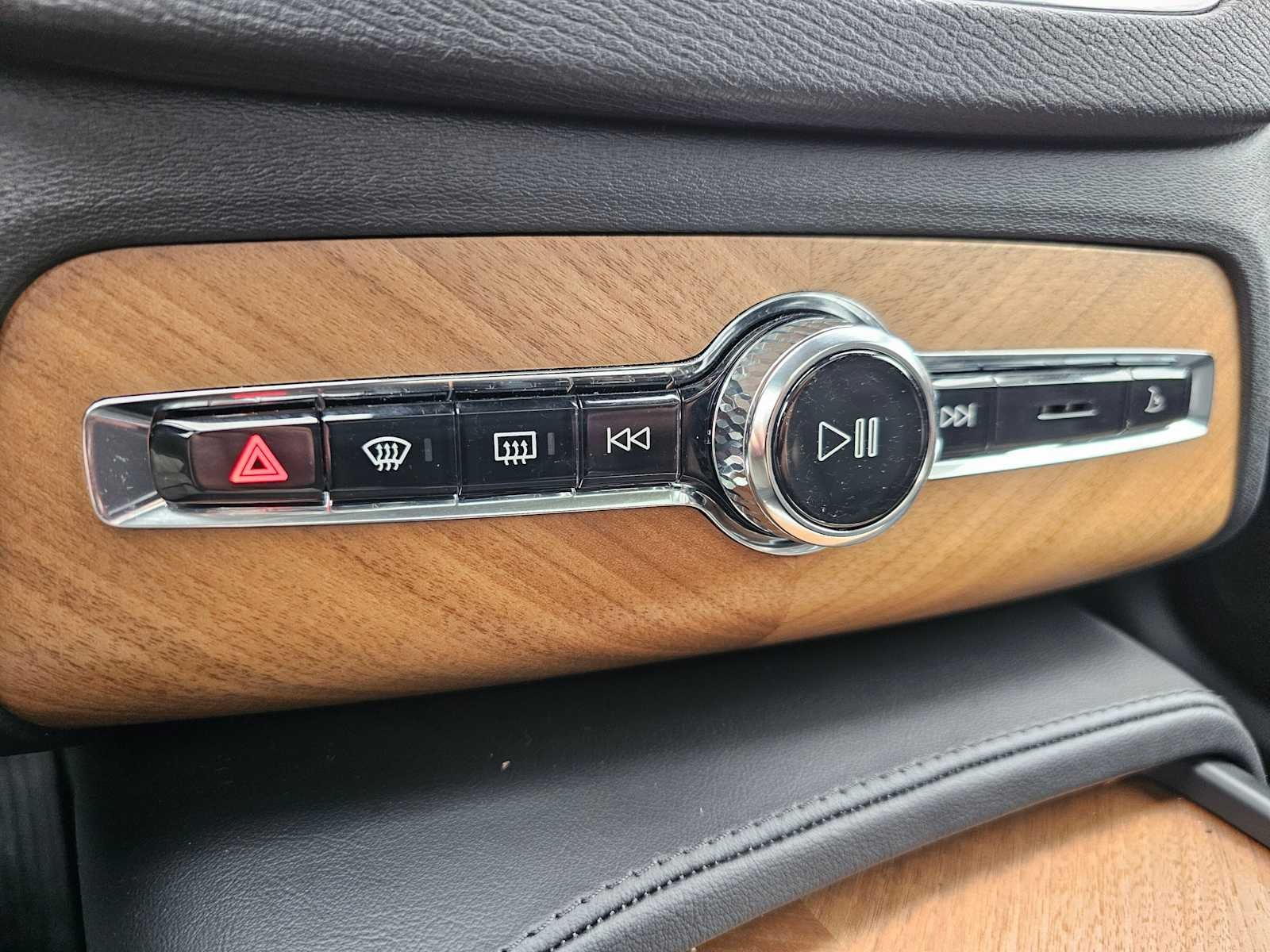 2025 Volvo XC90 Plus