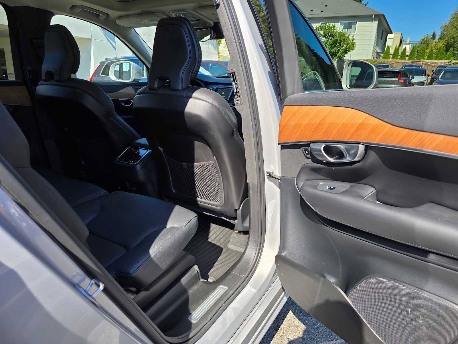 2024 Volvo XC90 Plus Bright Theme