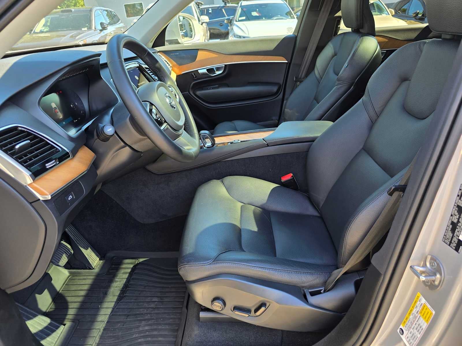 2024 Volvo XC90 Plus Bright Theme