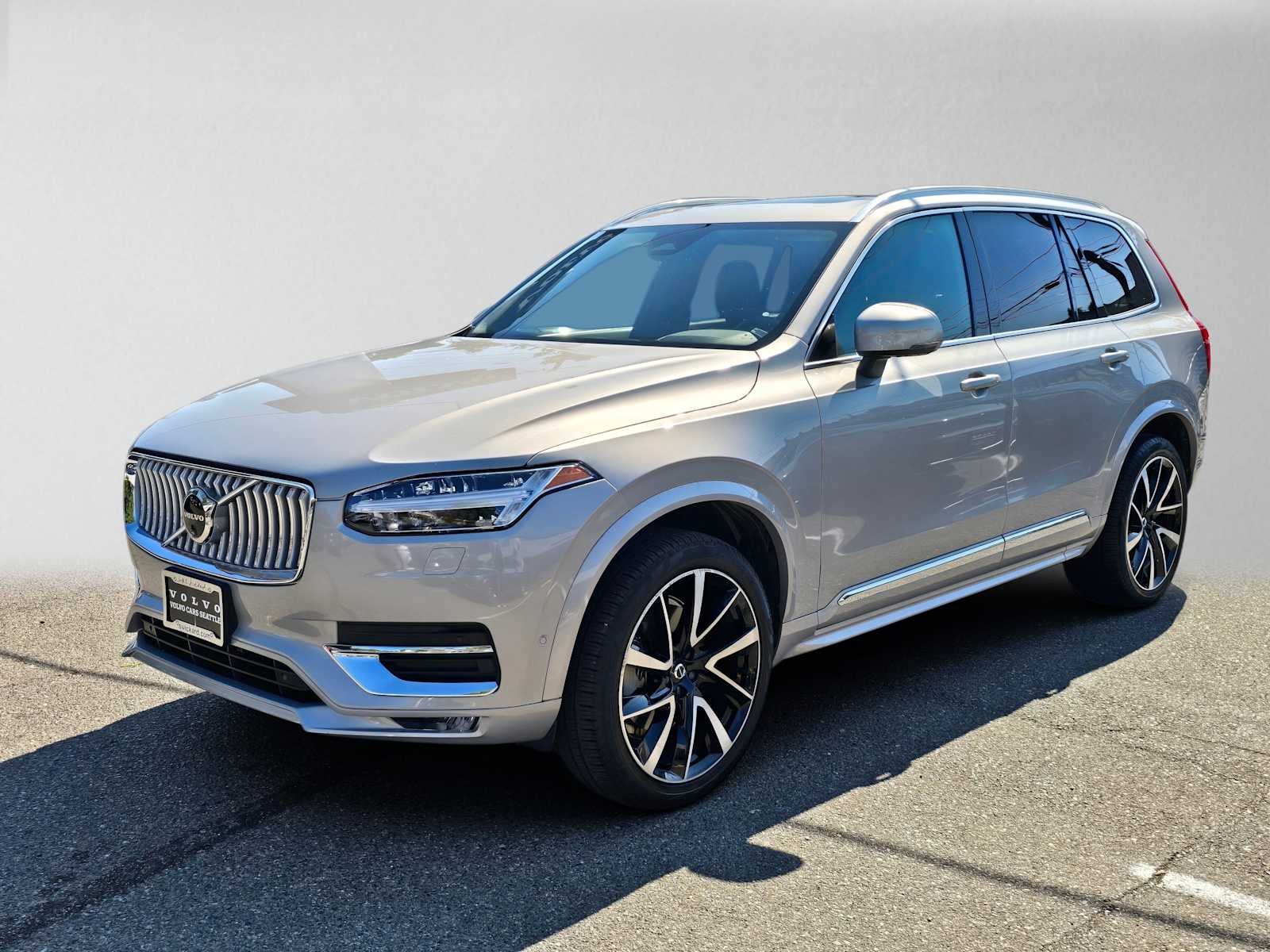 2024 Volvo XC90 Plus Bright Theme