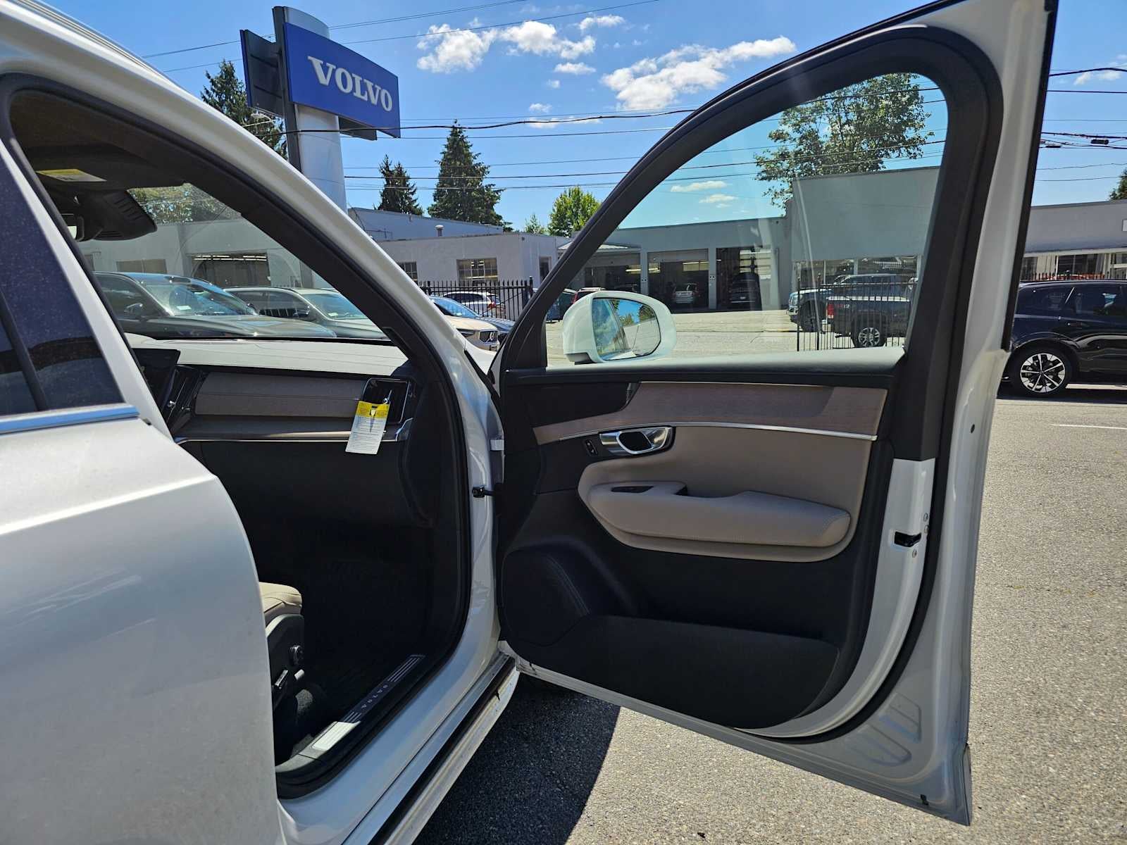 2026 Volvo XC90 Plus