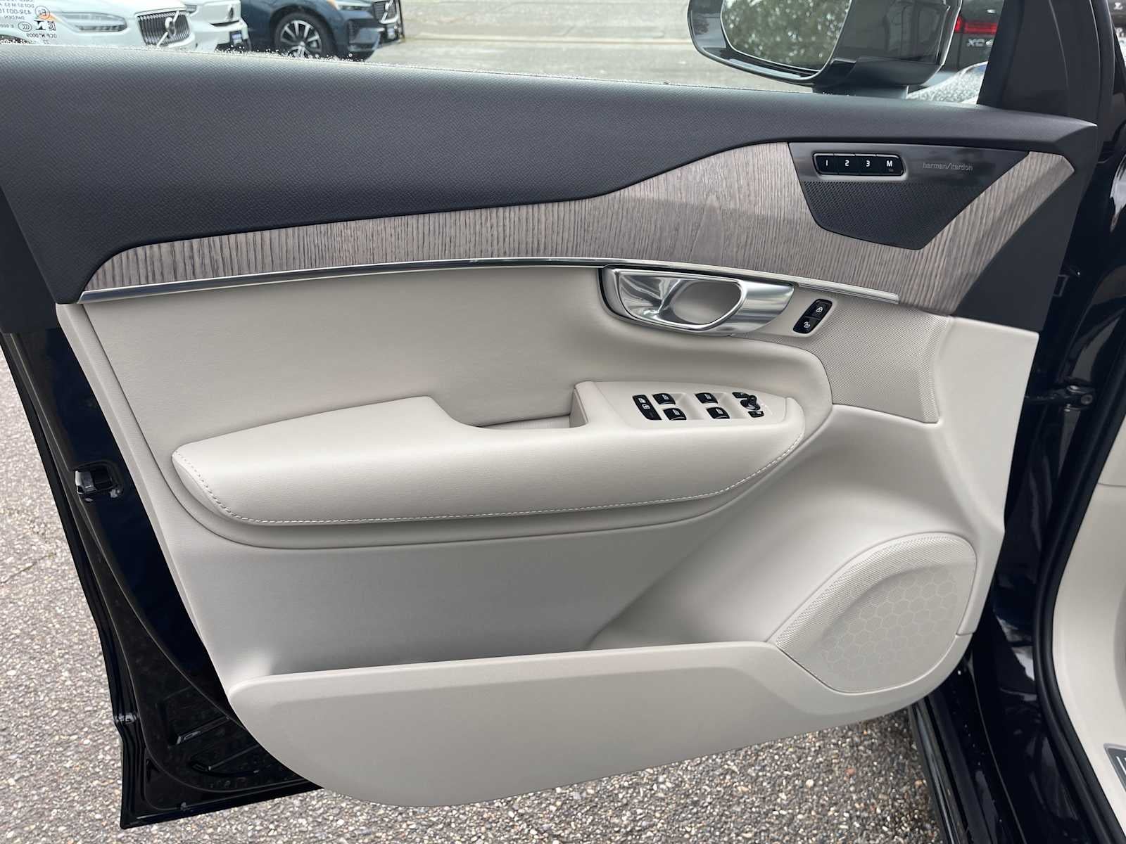 2023 Volvo XC90 Plus