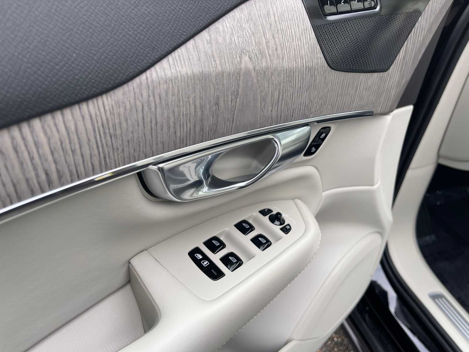 2023 Volvo XC90 Plus