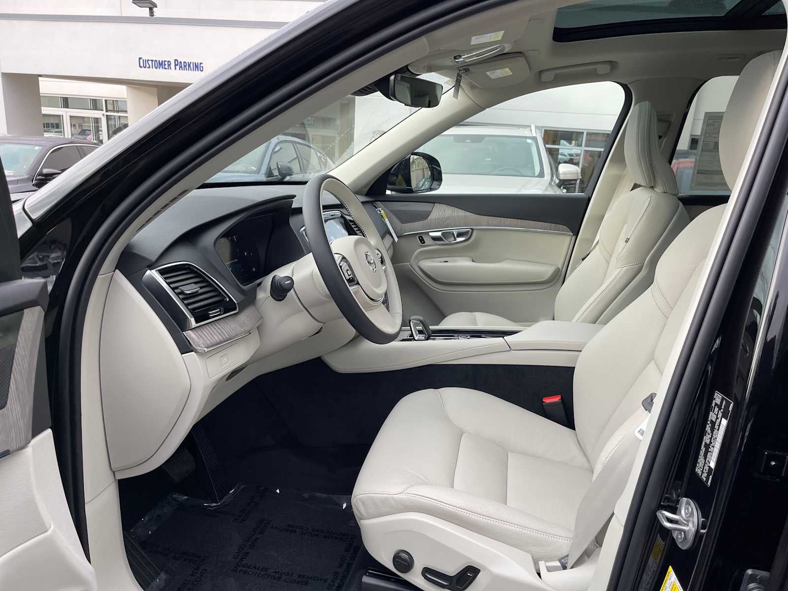 2023 Volvo XC90 Plus