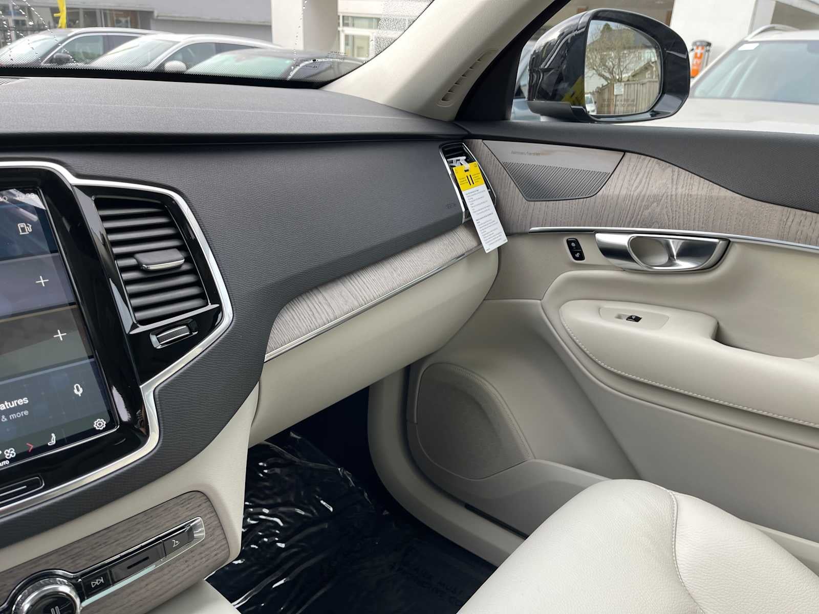 2023 Volvo XC90 Plus