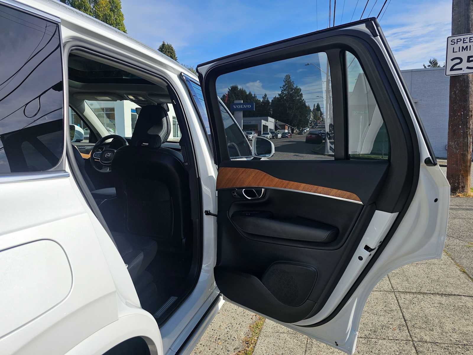 2023 Volvo XC90 Plus