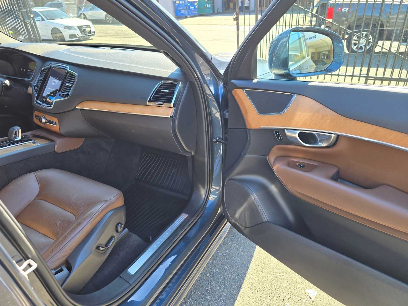 2023 Volvo XC90 Plus