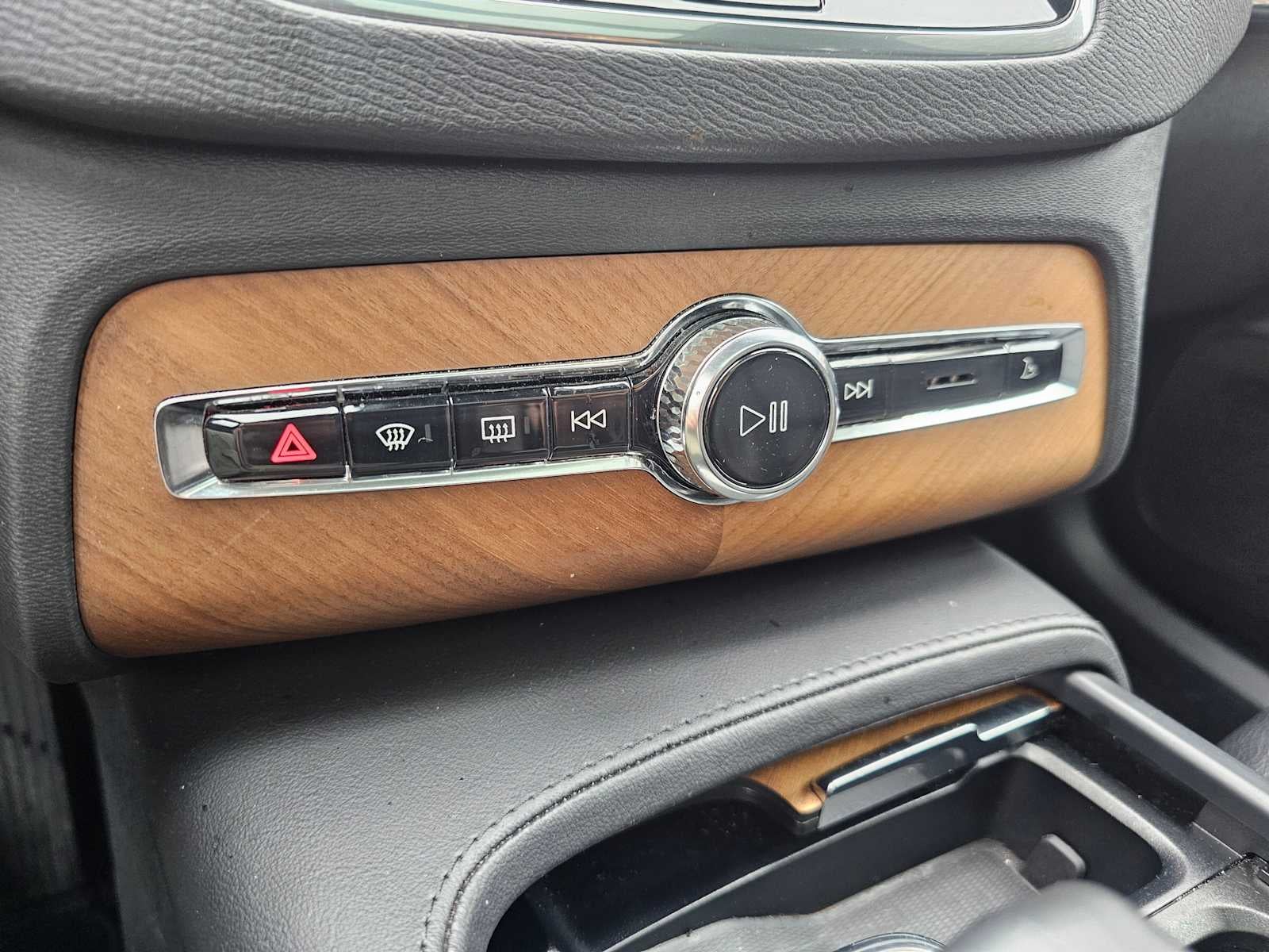 2023 Volvo XC90 Core