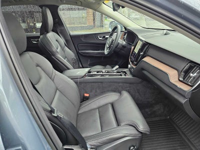2023 Volvo XC60 Ultimate Bright Theme
