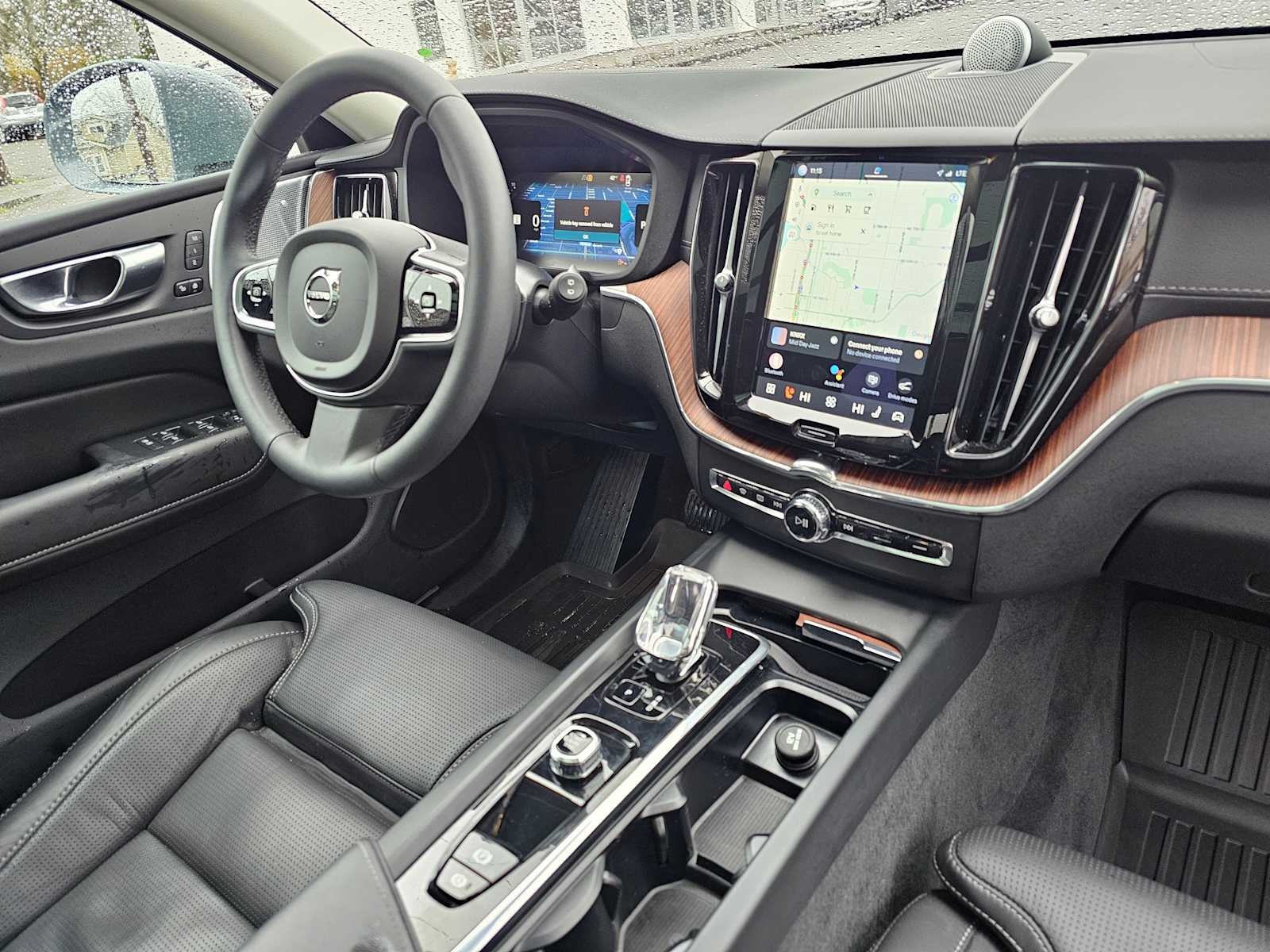 2023 Volvo XC60 Ultimate Bright Theme