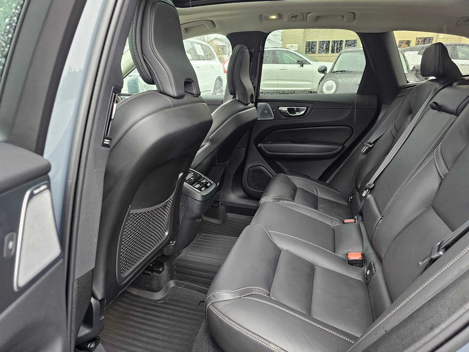 2023 Volvo XC60 Ultimate Bright Theme