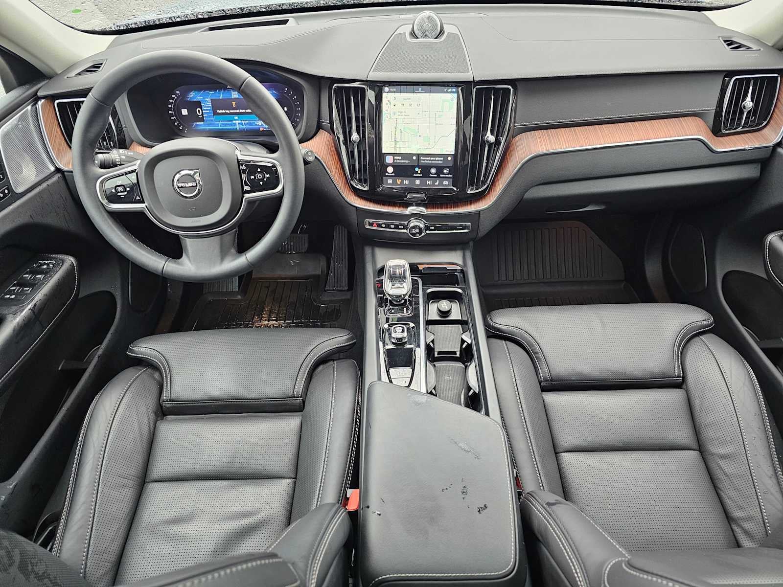 2023 Volvo XC60 Ultimate Bright Theme