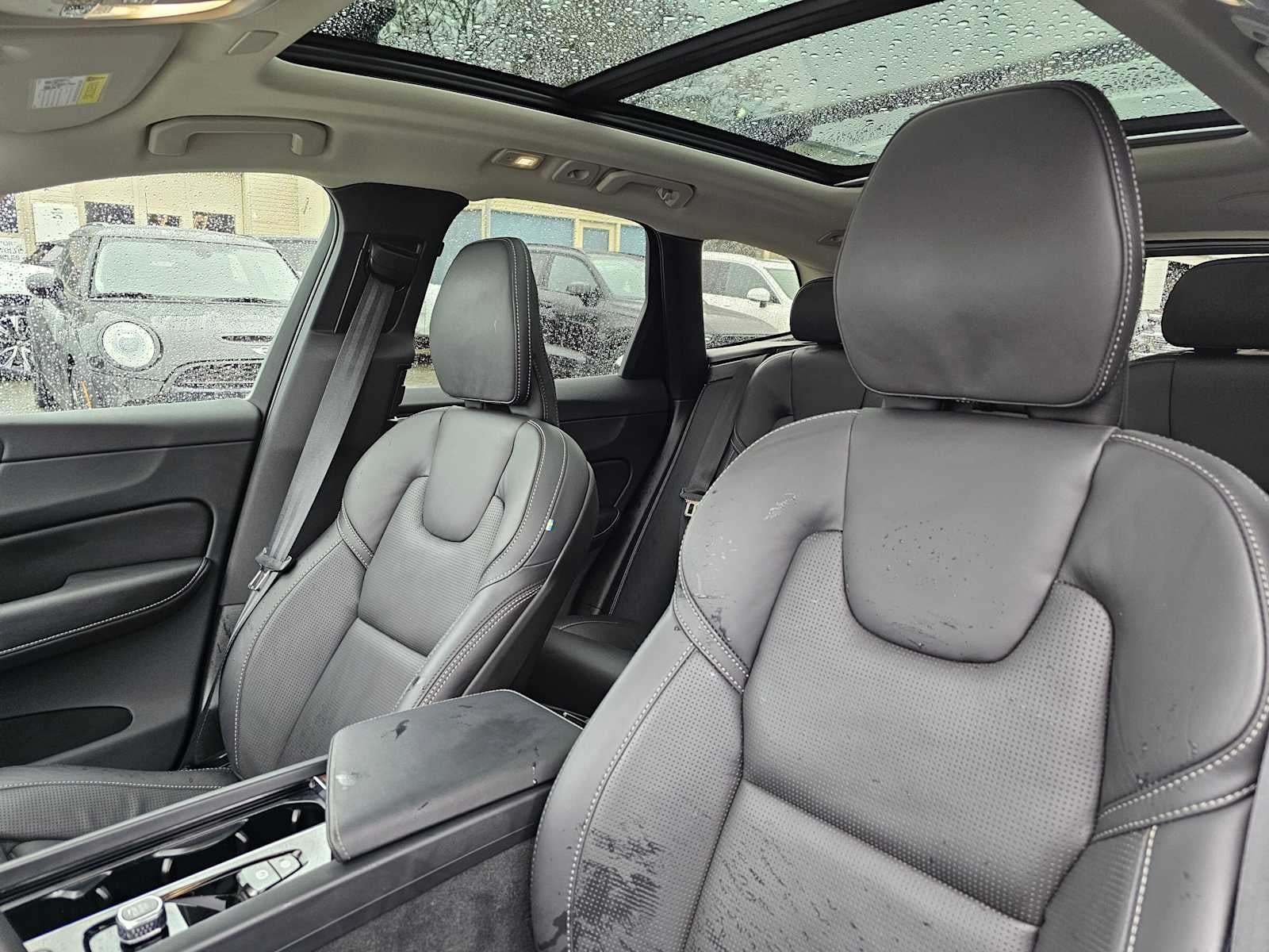 2023 Volvo XC60 Ultimate Bright Theme