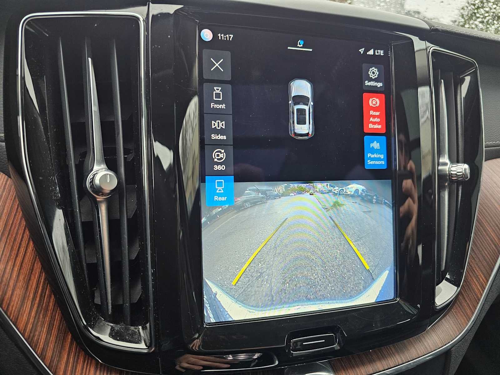 2023 Volvo XC60 Ultimate Bright Theme