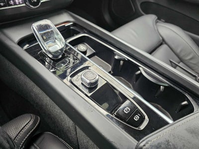 2023 Volvo XC60 Ultimate Bright Theme