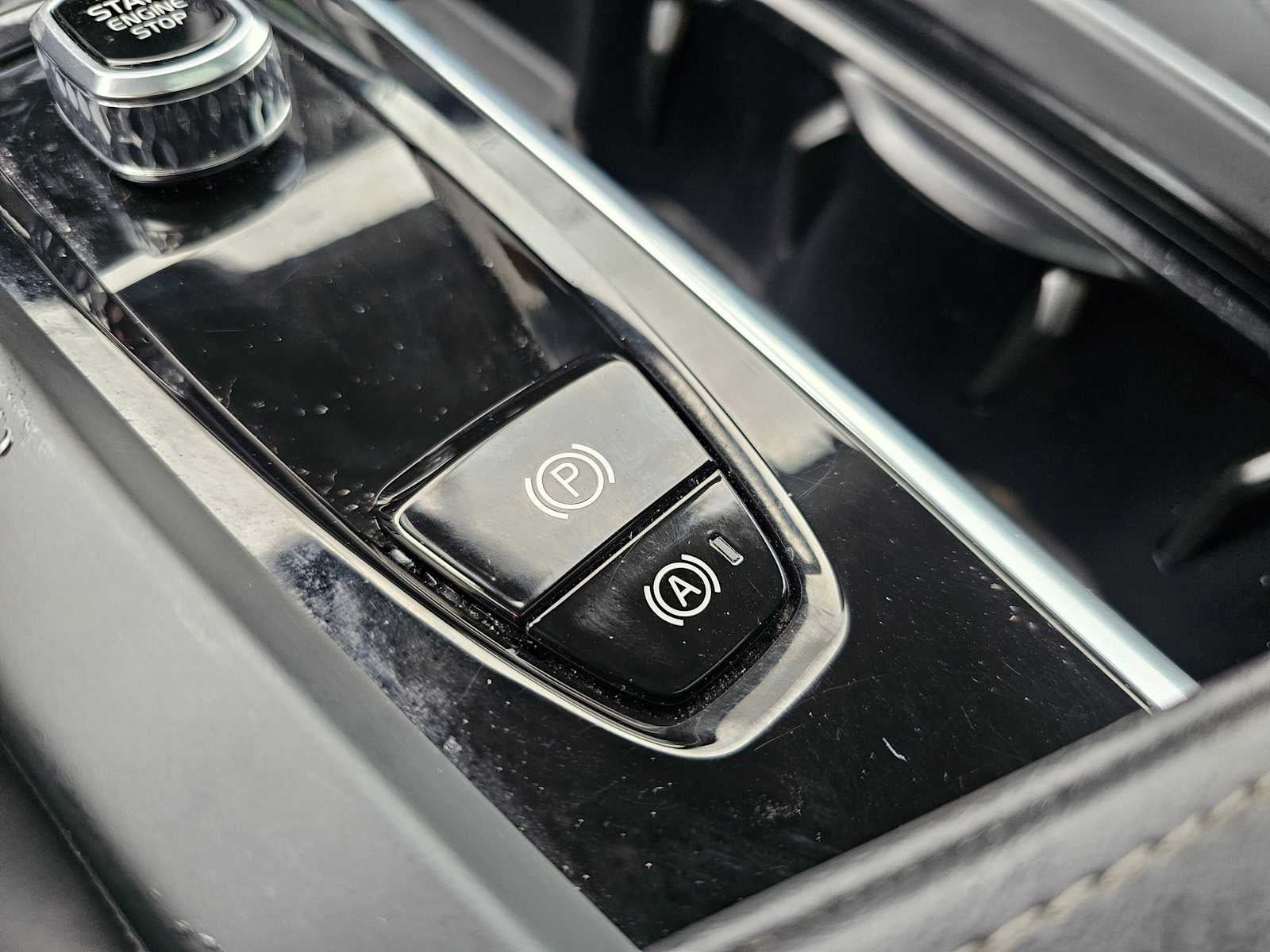 2023 Volvo XC60 Ultimate Bright Theme