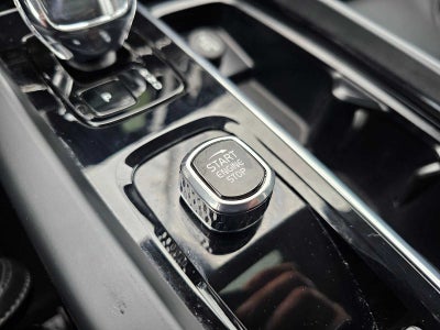 2023 Volvo XC60 Ultimate Bright Theme