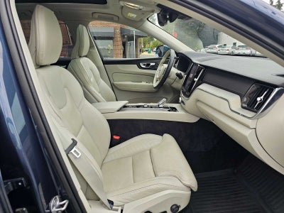 2023 Volvo XC60 Ultimate Bright Theme